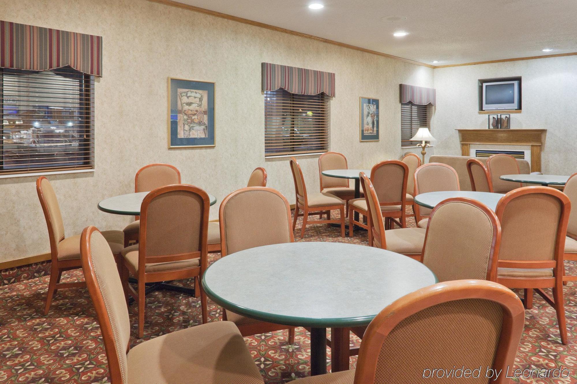 Holiday Inn Express Adrian By Ihg Restoran gambar
